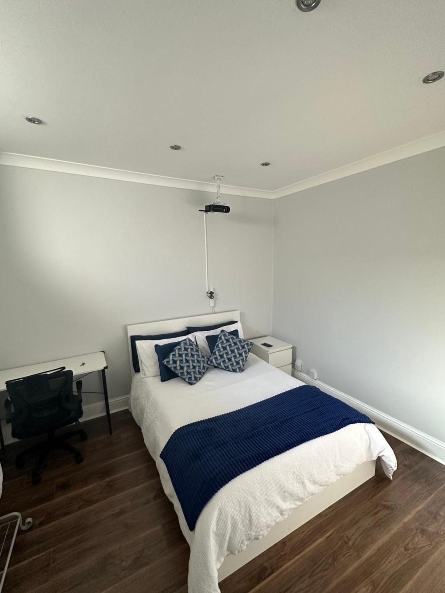 Liverpool Street Blue Bedroom London Bagian luar foto