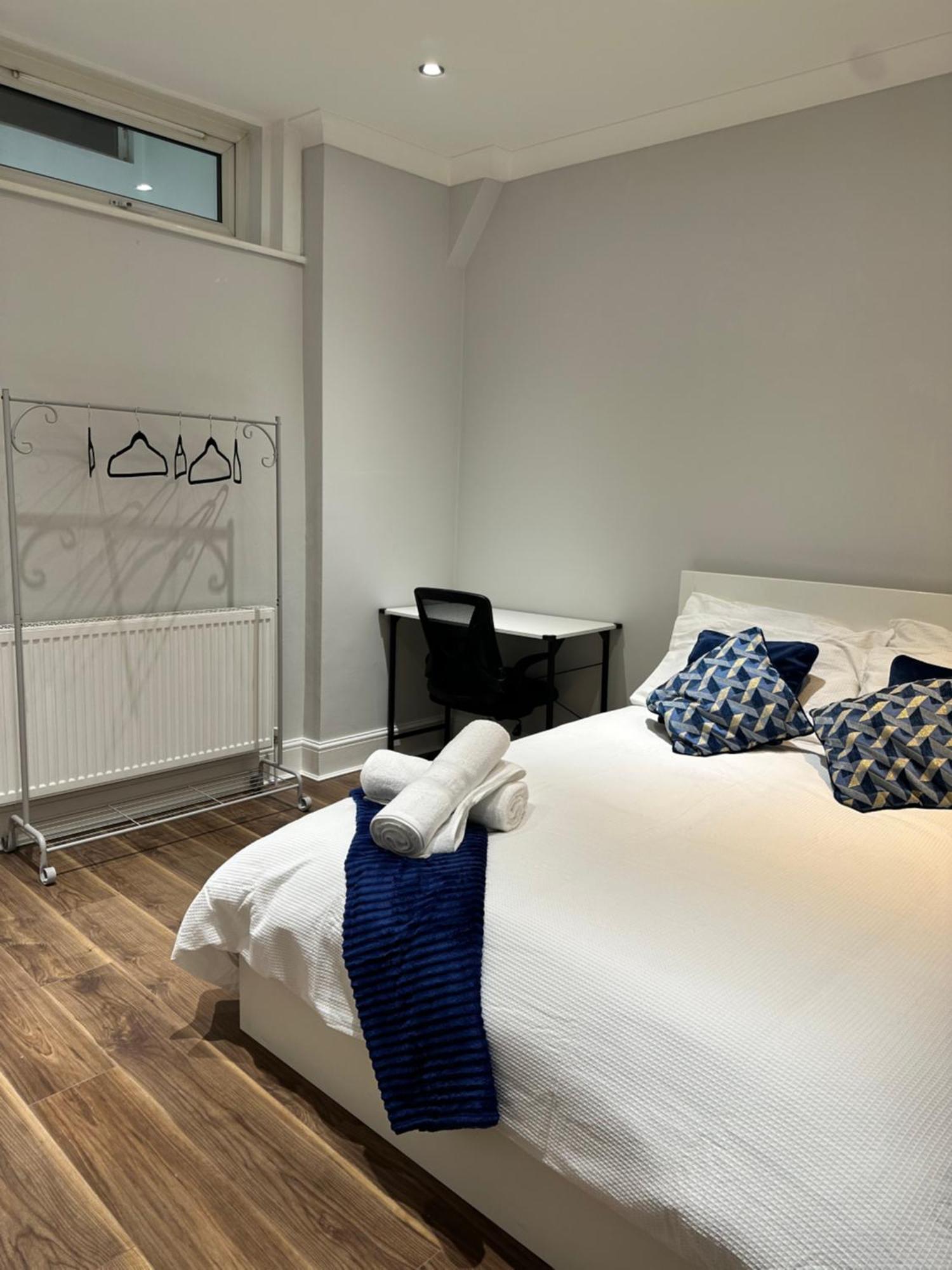 Liverpool Street Blue Bedroom London Bagian luar foto