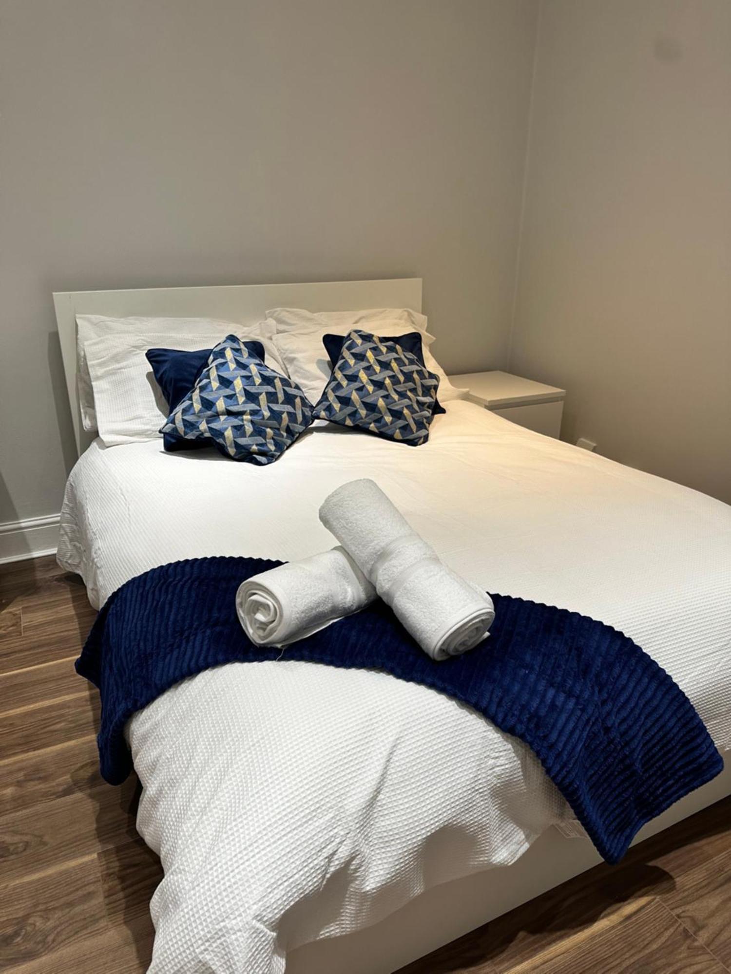 Liverpool Street Blue Bedroom London Bagian luar foto